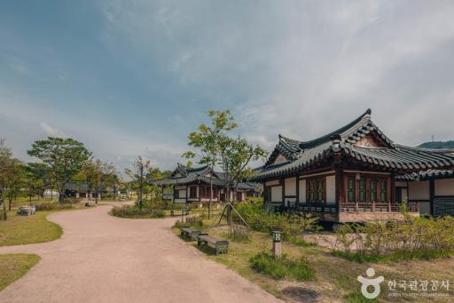 초정행궁
