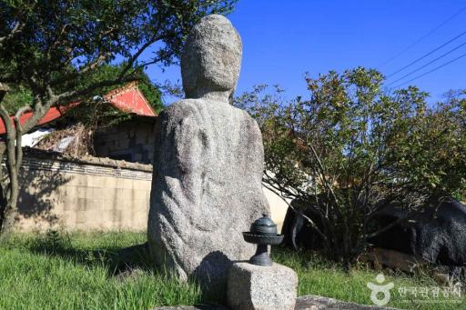 목신리석조여래입상