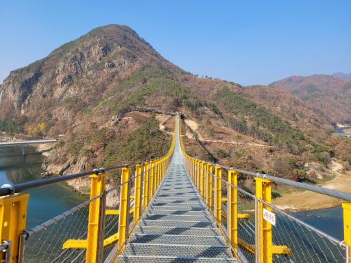 월영산출렁다리