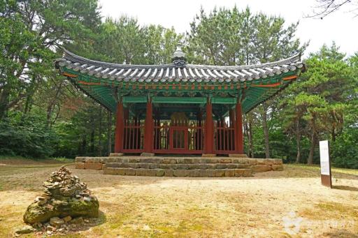예산화전리석조사면불상