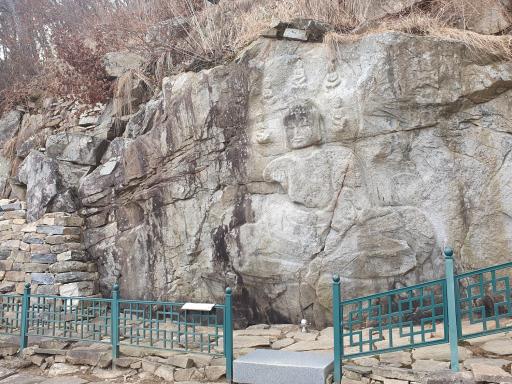 중원봉황리마애불상군