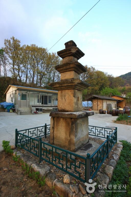 괴산보안사삼층석탑