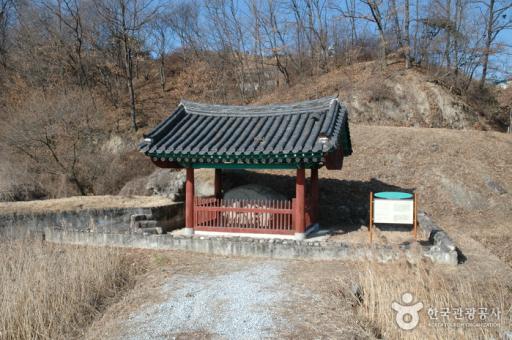 영주신암리마애여래삼존상