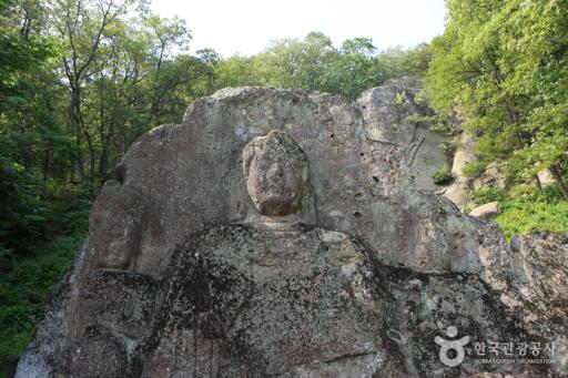 어물동마애여래좌상