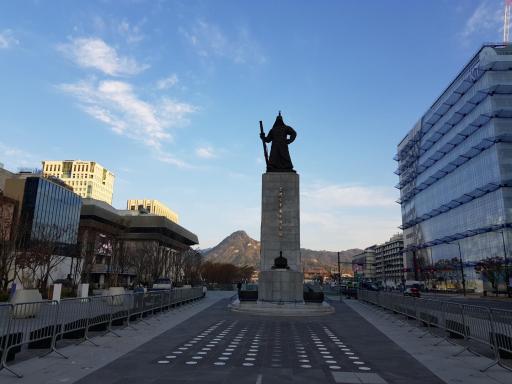 이순신장군동상