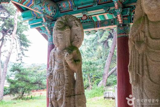 경주배동석조여래삼존입상
