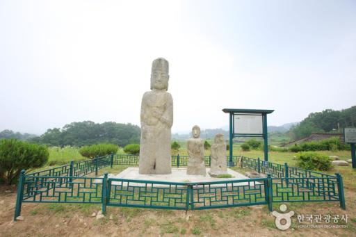 증평남하리석조보살입상