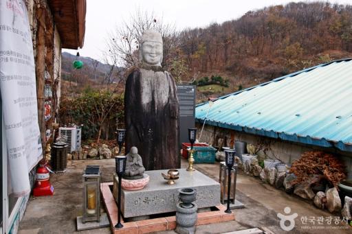 충주지당리석불입상