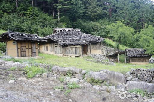 신리너와집민속유물